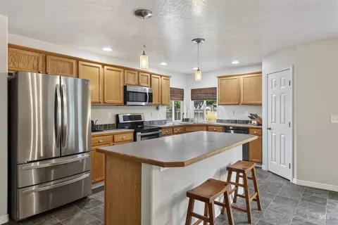 Kitchen - 565 E Anton St, Meridian, ID 83646 photo 1 of 3