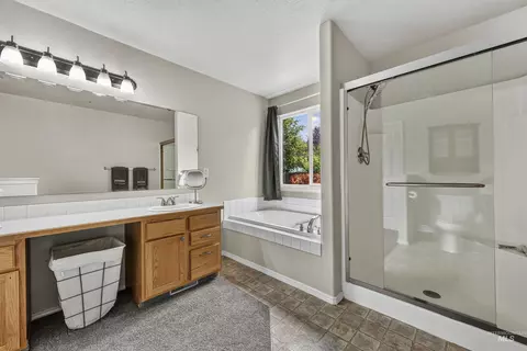 Bath - 565 E Anton St, Meridian, ID 83646 photo 1 of 4