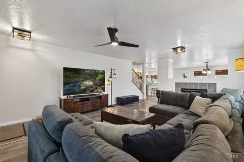 Living - 565 E Anton St, Meridian, ID 83646 photo 1 of 4