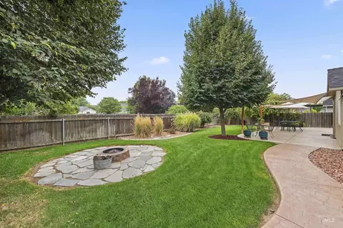 Exterior - 565 E Anton St, Meridian, ID 83646 photo 5 of 10
