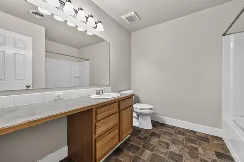 Bath - 565 E Anton St, Meridian, ID 83646 photo 3 of 4