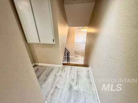 Entry Way - 1009 W Hemlock Ave, Lewiston, ID 83501 photo 1 of 1