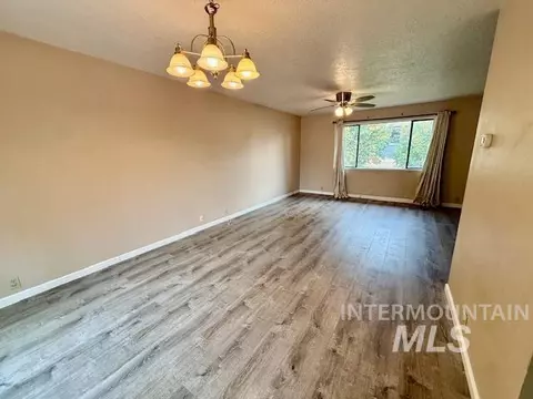 Living - 1009 W Hemlock Ave, Lewiston, ID 83501 photo 1 of 3