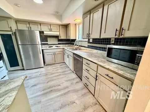 Kitchen - 1009 W Hemlock Ave, Lewiston, ID 83501 photo 3 of 3