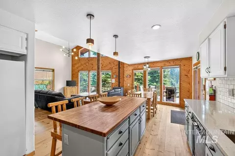 Kitchen - 1370 Divot Ln, Mccall, ID 83638 photo 4 of 5
