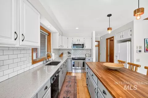 Kitchen - 1370 Divot Ln, Mccall, ID 83638 photo 3 of 5
