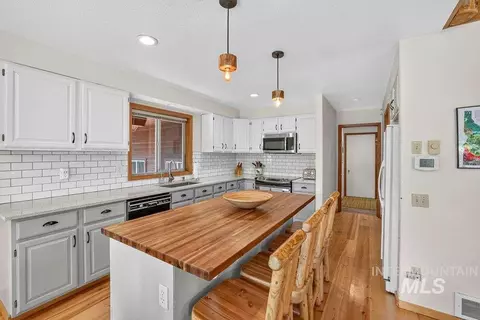 Kitchen - 1370 Divot Ln, Mccall, ID 83638 photo 2 of 5