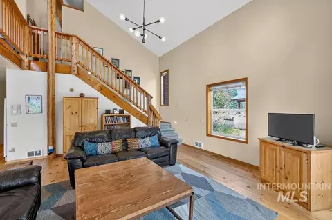 Living - 1370 Divot Ln, Mccall, ID 83638 photo 3 of 8