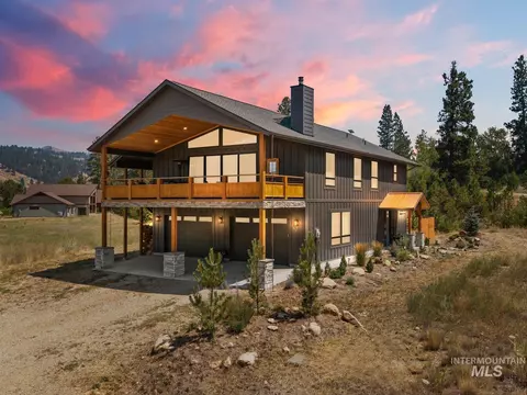 67 Wapiti Ct, Garden Valley, ID 83622
