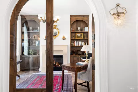 Entry Way - 1083 E Chardie Rd, Boise, ID 83702 photo 2 of 4