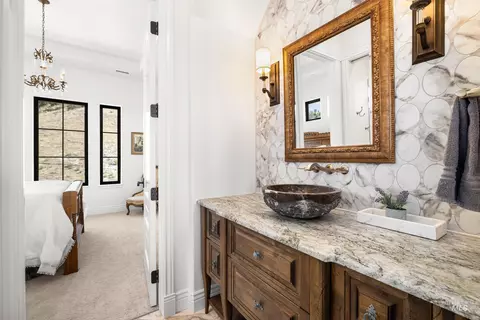 Bath - 1083 E Chardie Rd, Boise, ID 83702 photo 7 of 8