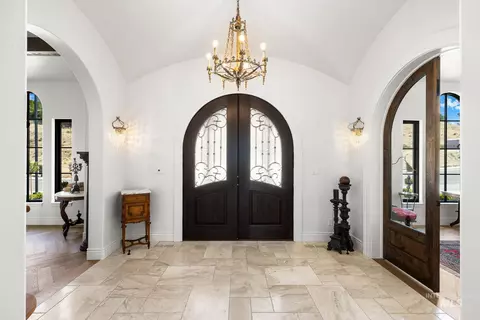 Entry Way - 1083 E Chardie Rd, Boise, ID 83702 photo 1 of 4