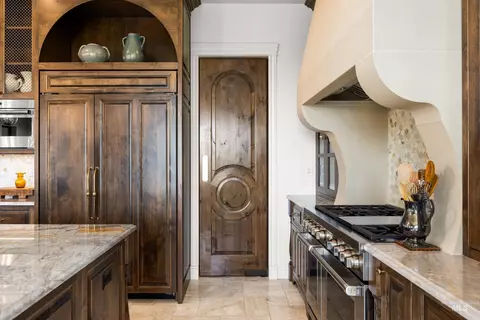 Kitchen - 1083 E Chardie Rd, Boise, ID 83702 photo 3 of 7