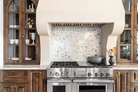 Kitchen - 1083 E Chardie Rd, Boise, ID 83702 photo 4 of 7