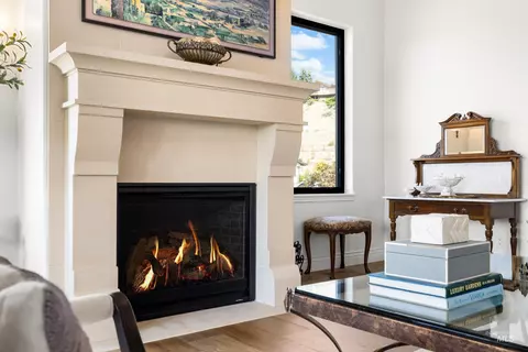 Living - 1083 E Chardie Rd, Boise, ID 83702 photo 2 of 6