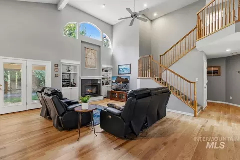 8001 W Innsbrook Ct, Boise, ID 83704