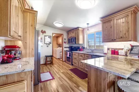 Kitchen - 2225 E 1010 S, Hazelton, ID 83335 photo 2 of 4