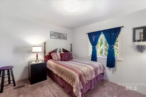 Bedroom - 2225 E 1010 S, Hazelton, ID 83335 photo 7 of 8