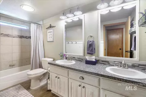 Bath - 2225 E 1010 S, Hazelton, ID 83335 photo 3 of 3
