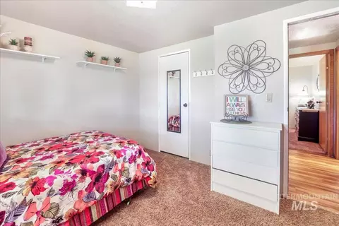 Bedroom - 2225 E 1010 S, Hazelton, ID 83335 photo 6 of 8