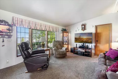 Living - 2225 E 1010 S, Hazelton, ID 83335 photo 2 of 3