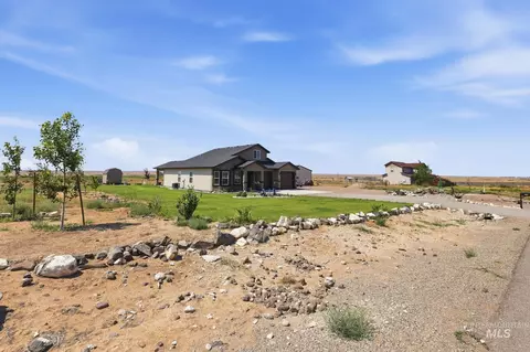 Exterior - 178 E Syringa Loop, Shoshone, ID 83352 photo 4 of 11