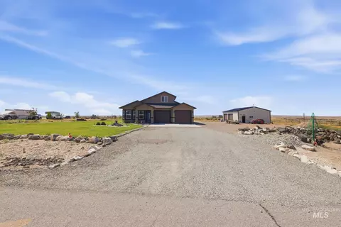 Exterior - 178 E Syringa Loop, Shoshone, ID 83352 photo 2 of 11