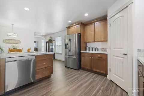 Kitchen - 178 E Syringa Loop, Shoshone, ID 83352 photo 3 of 5