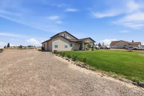 Exterior - 178 E Syringa Loop, Shoshone, ID 83352 photo 9 of 11