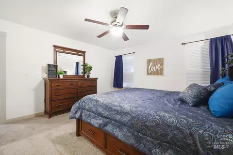 Bedroom - 178 E Syringa Loop, Shoshone, ID 83352 photo 2 of 5