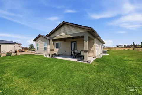 Exterior - 178 E Syringa Loop, Shoshone, ID 83352 photo 10 of 11