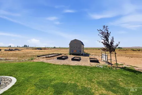 Exterior - 178 E Syringa Loop, Shoshone, ID 83352 photo 8 of 11