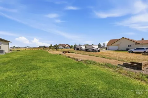 Exterior - 178 E Syringa Loop, Shoshone, ID 83352 photo 7 of 11