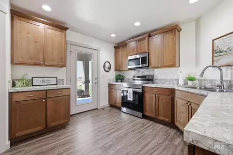 Kitchen - 178 E Syringa Loop, Shoshone, ID 83352 photo 4 of 5