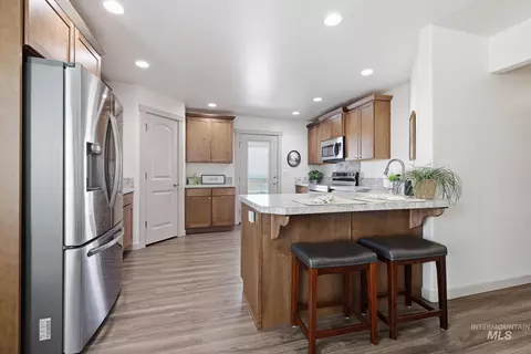 Kitchen - 178 E Syringa Loop, Shoshone, ID 83352 photo 2 of 5
