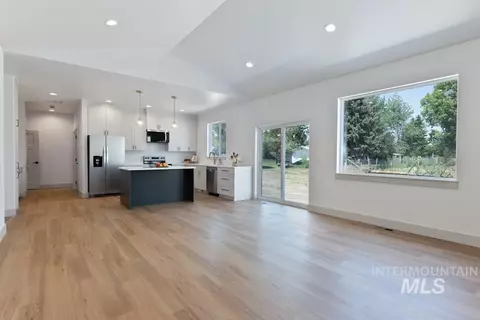 Living - 516 Maple Crt, Genesee, ID 83832 photo 3 of 3