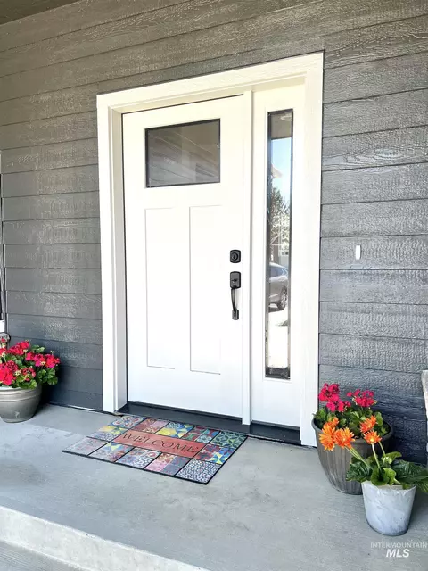 Exterior - 516 Maple Crt, Genesee, ID 83832 photo 1 of 8