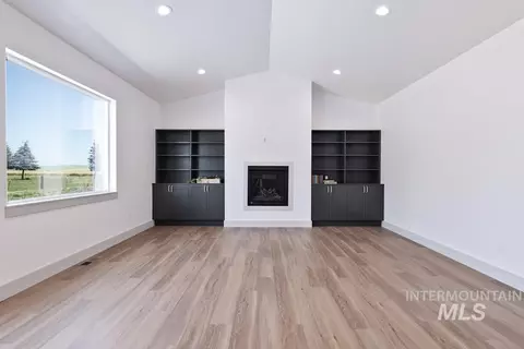 Living - 516 Maple Crt, Genesee, ID 83832 photo 2 of 3