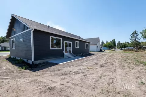 Exterior - 516 Maple Crt, Genesee, ID 83832 photo 3 of 8
