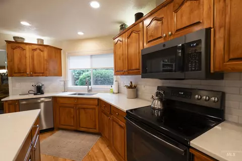 Kitchen - 1788 N Princeton Way, Eagle, ID 83616 photo 2 of 3