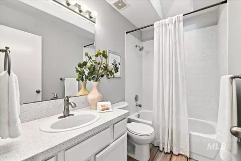 Bath - 4200 E Carnation Ct, Boise, ID 83716 photo 4 of 4