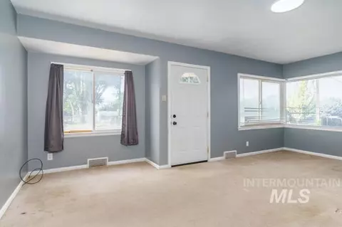 Living - 730 E Cedar St, Pocatello, ID 83201 photo 1 of 4