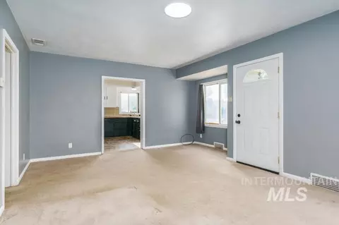 Living - 730 E Cedar St, Pocatello, ID 83201 photo 4 of 4