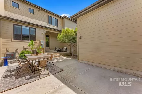 Exterior - 3985 E Parkcenter Blvd, Boise, ID 83716 photo 8 of 12