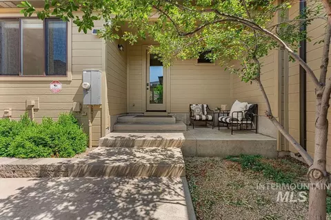 Exterior - 3985 E Parkcenter Blvd, Boise, ID 83716 photo 5 of 12