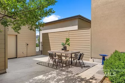 Exterior - 3985 E Parkcenter Blvd, Boise, ID 83716 photo 6 of 12