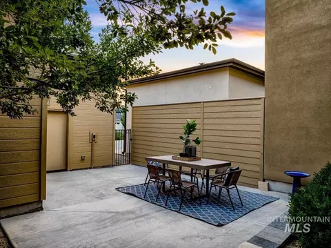Exterior - 3985 E Parkcenter Blvd, Boise, ID 83716 photo 3 of 12