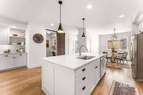 Kitchen - 3985 E Parkcenter Blvd, Boise, ID 83716 photo 5 of 6
