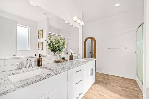 Bath - 28341 Winecup Ln, Parma, ID 83660 photo 1 of 3