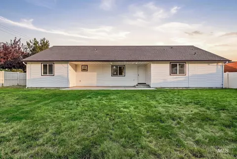 Exterior - 770 E Red Bud St, Kuna, ID 83634 photo 8 of 10